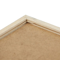 スカンジナビアのクラフトマンシップにインスパイアされた、北欧デザインの美学が息づく天然木製ポスターフレーム。スリムなフォルムがアートや写真をすっきりと引き立てつつ、空間に落ち着きと上質さを添えます。自然な表情が感じられるフレームは、ナチュラルでありながら現代的な雰囲気も演出。金属製ハンガー付きで縦横どちらでも壁掛け可能です。自然素材ならではの豊かな質感とやさしい風合いは、北欧諸国でも広く親しまれ、ミニマルやナチュラルテイストのインテリアに自然に調和します。本商品は低反射アクリル板を使用しており、片面は低反射加工、もう片面は通常アクリルです。お好みでどちらの面も使用可能ですが、通常面もやや暗く見える場合があります。ポスターの色味や鮮明さを重視される方は、低反射タイプでない製品をおすすめします。