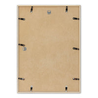 スカンジナビアのクラフトマンシップにインスパイアされた、北欧デザインの美学が息づく天然木製ポスターフレーム。スリムなフォルムがアートや写真をすっきりと引き立てつつ、空間に落ち着きと上質さを添えます。自然な表情が感じられるフレームは、ナチュラルでありながら現代的な雰囲気も演出。金属製ハンガー付きで縦横どちらでも壁掛け可能です。自然素材ならではの豊かな質感とやさしい風合いは、北欧諸国でも広く親しまれ、ミニマルやナチュラルテイストのインテリアに自然に調和します。本商品は低反射アクリル板を使用しており、片面は低反射加工、もう片面は通常アクリルです。お好みでどちらの面も使用可能ですが、通常面もやや暗く見える場合があります。ポスターの色味や鮮明さを重視される方は、低反射タイプでない製品をおすすめします。