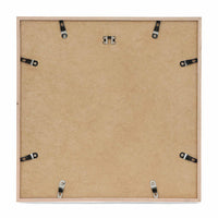 温もりのある天然木と洗練されたデザインが融合した、オーク無垢材の木製ポスターフレーム。シンプルで細身のエッジが効いたフレームは、アートや写真をすっきりと引き立て、北欧風やナチュラルテイストの空間に自然に馴染みます。スカンジナビアスタイルやミニマルデザインを好む方におすすめで、北欧でも定番のインテリアアイテム。天然オーク材は美しい木目と質感、ひとつひとつ異なる表情が魅力です。リビングや玄関、寝室、書斎、店舗など多彩な空間で活躍。壁掛け・立て掛け対応で自由なレイアウトが楽しめます。本商品は低反射アクリル板を使用しており、片面は低反射加工、もう片面は通常アクリルです。お好みでどちらの面も使用可能ですが、通常面もやや暗く見える場合があります。ポスターの色味や鮮明さを重視される方は、低反射タイプでない製品をおすすめします。