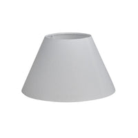 Watt & Veke(ワット・アンド・ヴェケ)は1998年に設立されたスウェーデンの照明ブランドです。「ただの明かり以上のものを届けたい」という明確なビジョンのもと、20年以上にわたり、光によって空間に特別な雰囲気を生み出すことを追求しています。製品はシンプルな北欧デザインに世界各地からのインスピレーションを融合させ、機能性と美しさの両立を目指しています。クラシックなスタイルからトレンドを取り入れた個性的なデザインまで、ユーザーの個性を映し出す照明を展開。Watt & Vekeの照明は、あなたの暮らしを明るく彩り、日常に魔法のような輝きをもたらします。