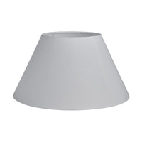 Watt & Veke(ワット・アンド・ヴェケ)は1998年に設立されたスウェーデンの照明ブランドです。「ただの明かり以上のものを届けたい」という明確なビジョンのもと、20年以上にわたり、光によって空間に特別な雰囲気を生み出すことを追求しています。製品はシンプルな北欧デザインに世界各地からのインスピレーションを融合させ、機能性と美しさの両立を目指しています。クラシックなスタイルからトレンドを取り入れた個性的なデザインまで、ユーザーの個性を映し出す照明を展開。Watt & Vekeの照明は、あなたの暮らしを明るく彩り、日常に魔法のような輝きをもたらします。