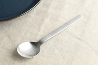 機内食をイメージしたシンプルでかわいい形のカトラリーシリーズです。