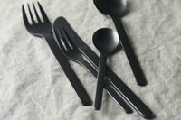 機内食をイメージしたシンプルでかわいい形のカトラリーシリーズです。