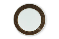 とてもシャープな線を彫りこんである「麻の糸」シリーズです。それぞれの色をていねいに染め上げた手仕事がここにあります。麻糸のような繊細で心地よい色合いがあり、白磁との調和も格別。それぞれに工夫されたフォルムも、多種多様な今の食のリズムにマッチしています。