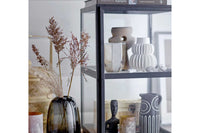 Bloomingvilleは、2000年にデンマークで設立されました。たった2名でスタートした会社は今ではヨーロッパ内40名を超える従業員と、40を超える代理店にまで成長しました。Bloomingvilleの空想的なデザインの製品は全て会社の専属デザイナーによって開発されています。フランスのブロカントに影響を受け、ノスタルジックなスカンジナビアデザインと最新のデザインを融合させたユニークなデザインに仕上がっています。