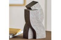 Bloomingvilleは、2000年にデンマークで設立されました。たった2名でスタートした会社は今ではヨーロッパ内40名を超える従業員と、40を超える代理店にまで成長しました。Bloomingvilleの空想的なデザインの製品は全て会社の専属デザイナーによって開発されています。フランスのブロカントに影響を受け、ノスタルジックなスカンジナビアデザインと最新のデザインを融合させたユニークなデザインに仕上がっています。