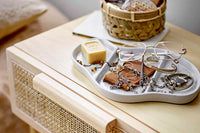 Bloomingvilleは、2000年にデンマークで設立されました。たった2名でスタートした会社は今ではヨーロッパ内40名を超える従業員と、40を超える代理店にまで成長しました。Bloomingvilleの空想的なデザインの製品は全て会社の専属デザイナーによって開発されています。フランスのブロカントに影響を受け、ノスタルジックなスカンジナビアデザインと最新のデザインを融合させたユニークなデザインに仕上がっています。