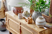 Bloomingvilleは、2000年にデンマークで設立されました。たった2名でスタートした会社は今ではヨーロッパ内40名を超える従業員と、40を超える代理店にまで成長しました。Bloomingvilleの空想的なデザインの製品は全て会社の専属デザイナーによって開発されています。フランスのブロカントに影響を受け、ノスタルジックなスカンジナビアデザインと最新のデザインを融合させたユニークなデザインに仕上がっています。