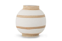 Bloomingvilleは、2000年にデンマークで設立されました。たった2名でスタートした会社は今ではヨーロッパ内40名を超える従業員と、40を超える代理店にまで成長しました。Bloomingvilleの空想的なデザインの製品は全て会社の専属デザイナーによって開発されています。フランスのブロカントに影響を受け、ノスタルジックなスカンジナビアデザインと最新のデザインを融合させたユニークなデザインに仕上がっています。