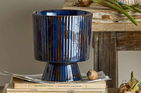 Bloomingvilleは、2000年にデンマークで設立されました。たった2名でスタートした会社は今ではヨーロッパ内40名を超える従業員と、40を超える代理店にまで成長しました。Bloomingvilleの空想的なデザインの製品は全て会社の専属デザイナーによって開発されています。フランスのブロカントに影響を受け、ノスタルジックなスカンジナビアデザインと最新のデザインを融合させたユニークなデザインに仕上がっています。