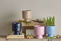 Bloomingvilleは、2000年にデンマークで設立されました。たった2名でスタートした会社は今ではヨーロッパ内40名を超える従業員と、40を超える代理店にまで成長しました。Bloomingvilleの空想的なデザインの製品は全て会社の専属デザイナーによって開発されています。フランスのブロカントに影響を受け、ノスタルジックなスカンジナビアデザインと最新のデザインを融合させたユニークなデザインに仕上がっています。