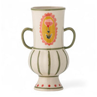 Bloomingville(ブルーミングヴィル)は2000年にデンマークで誕生した北欧インテリアブランドです。創業者ベティーナ・スタメのもと、北欧デザインの伝統に現代的な感性を融合させた製品を展開し、シンプルで温かみのあるライフスタイルを提案しています。ナチュラルな素材や落ち着いた色合いが特徴で、リビングやキッチン、バスルーム、子供部屋などさまざまな空間に自然に調和し、心地よさをもたらします。テーブルウェア、北欧雑貨、キッズアイテムまで幅広く揃え、使いやすさと美しさを兼ね備えたデザインで暮らしを彩ります。「小さな変化で大きな幸せを」というコンセプトのもと、手の届く価格で上質な北欧スタイルを日常に取り入れることができるのも魅力です。ナチュラルインテリアやシンプルモダンな空間づくりに関心のある方に最適なブランドとして、Bloomingvilleはヨーロッパを中心に世界中で高く評価されています。