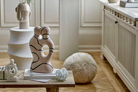 Bloomingvilleは、2000年にデンマークで設立されました。たった2名でスタートした会社は今ではヨーロッパ内40名を超える従業員と、40を超える代理店にまで成長しました。Bloomingvilleの空想的なデザインの製品は全て会社の専属デザイナーによって開発されています。フランスのブロカントに影響を受け、ノスタルジックなスカンジナビアデザインと最新のデザインを融合させたユニークなデザインに仕上がっています。