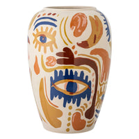 Bloomingville(ブルーミングヴィル)は2000年にデンマークで誕生した北欧インテリアブランドです。創業者ベティーナ・スタメのもと、北欧デザインの伝統に現代的な感性を融合させた製品を展開し、シンプルで温かみのあるライフスタイルを提案しています。ナチュラルな素材や落ち着いた色合いが特徴で、リビングやキッチン、バスルーム、子供部屋などさまざまな空間に自然に調和し、心地よさをもたらします。テーブルウェア、北欧雑貨、キッズアイテムまで幅広く揃え、使いやすさと美しさを兼ね備えたデザインで暮らしを彩ります。「小さな変化で大きな幸せを」というコンセプトのもと、手の届く価格で上質な北欧スタイルを日常に取り入れることができるのも魅力です。ナチュラルインテリアやシンプルモダンな空間づくりに関心のある方に最適なブランドとして、Bloomingvilleはヨーロッパを中心に世界中で高く評価されています。