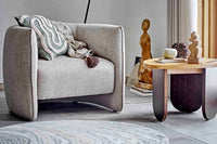 Bloomingvilleは、2000年にデンマークで設立されました。たった2名でスタートした会社は今ではヨーロッパ内40名を超える従業員と、40を超える代理店にまで成長しました。Bloomingvilleの空想的なデザインの製品は全て会社の専属デザイナーによって開発されています。フランスのブロカントに影響を受け、ノスタルジックなスカンジナビアデザインと最新のデザインを融合させたユニークなデザインに仕上がっています。