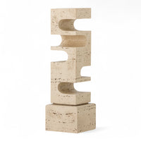 Bloomingville(ブルーミングヴィル)は2000年にデンマークで誕生した北欧インテリアブランドです。創業者ベティーナ・スタメのもと、北欧デザインの伝統に現代的な感性を融合させた製品を展開し、シンプルで温かみのあるライフスタイルを提案しています。ナチュラルな素材や落ち着いた色合いが特徴で、リビングやキッチン、バスルーム、子供部屋などさまざまな空間に自然に調和し、心地よさをもたらします。テーブルウェア、北欧雑貨、キッズアイテムまで幅広く揃え、使いやすさと美しさを兼ね備えたデザインで暮らしを彩ります。「小さな変化で大きな幸せを」というコンセプトのもと、手の届く価格で上質な北欧スタイルを日常に取り入れることができるのも魅力です。ナチュラルインテリアやシンプルモダンな空間づくりに関心のある方に最適なブランドとして、Bloomingvilleはヨーロッパを中心に世界中で高く評価されています。