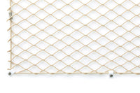 FILT社は1860年に農家の人たちによってフランス北西部に設立され、現在はヨットや車向け、医療用、スポーツ用品など、ネットやロープに特化した商品を主に業務用として多岐に渡って生産しています。ネットバッグは小さく折りたためることもあり、特にヨーロッパではマルシェ(市場)などに出かけるときに持っていくのが定番です。