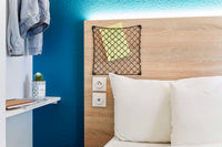 FILT社は1860年に農家の人たちによってフランス北西部に設立され、現在はヨットや車向け、医療用、スポーツ用品など、ネットやロープに特化した商品を主に業務用として多岐に渡って生産しています。ネットバッグは小さく折りたためることもあり、特にヨーロッパではマルシェ(市場)などに出かけるときに持っていくのが定番です。