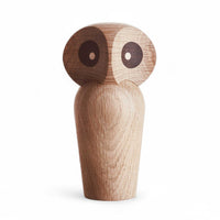 アウルは1960年にポール・エンカー・ハンセンによってデザインされ、回転する頭が色んな表情を創り出します。それが驚きなのか、黙想しているのか、または好奇心なのか。アウルはその日、その時々において見る人の心を反映するのです。