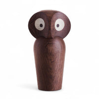 アウルは1960年にポール・エンカー・ハンセンによってデザインされ、回転する頭が色んな表情を創り出します。それが驚きなのか、黙想しているのか、または好奇心なのか。アウルはその日、その時々において見る人の心を反映するのです。