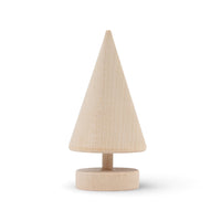 Larssons Tra(ラッセントレー)は、1946年にスウェーデンで創業した、北欧木工文化を代表するインテリア雑貨ブランドです。白樺や松など、北欧の厳しい気候の中で育った木材を厳選し、木目や繊維方向、乾燥特性まで考慮した設計と加工によって、素材本来の美しさと耐久性を丁寧に引き出しています。装飾を過度に施さず、形状・比率・余白によって表現されるミニマルな造形は、スウェーデンデザインの思想そのものとも言えます。オーナメントや木製雑貨、インテリア小物を中心に、量産でありながら工芸品に近い品質基準を維持し、空間に置いたときの佇まいや光の当たり方、経年による色味の変化までを見据えたものづくりによって、暮らしの質を静かに高めるスウェーデンの老舗ブランドです。