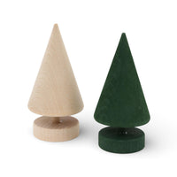 Larssons Tra(ラッセントレー)は、1946年にスウェーデンで創業した、北欧木工文化を代表するインテリア雑貨ブランドです。白樺や松など、北欧の厳しい気候の中で育った木材を厳選し、木目や繊維方向、乾燥特性まで考慮した設計と加工によって、素材本来の美しさと耐久性を丁寧に引き出しています。装飾を過度に施さず、形状・比率・余白によって表現されるミニマルな造形は、スウェーデンデザインの思想そのものとも言えます。オーナメントや木製雑貨、インテリア小物を中心に、量産でありながら工芸品に近い品質基準を維持し、空間に置いたときの佇まいや光の当たり方、経年による色味の変化までを見据えたものづくりによって、暮らしの質を静かに高めるスウェーデンの老舗ブランドです。