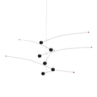 Flensted Mobiles(フレンステッド・モビール)は、1953年創業のデンマーク発・モビール専門ブランド。北欧デザインの文脈に立脚し、造形・質量配分・回転慣性を最適化して、わずかな気流でも自律的に表情を変える構成美を追求します。各パーツは重心とトルクの釣り合いを精密に設計し、静止と運動のあいだを往還する“動く彫刻”として空間に時間軸を付与。代表作「Lucky Storks」から幾何学、鳥類、気球まで多彩で、紙・ステンレス・木材の軽量構造は施工負荷が小さく、住宅・商業・ホスピタリティ・キッズ空間に適合します。現在もデンマーク国内で手作業組立・品質管理を徹底し、視覚ノイズを抑えた運動リズムが集中・鎮静・遊び心をもたらします。北欧インテリアの天井飾りや吊り下げモビールとして、リビング・子供部屋・出産祝いギフトに最適なデンマーク製の正規品です。