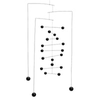 Flensted Mobiles(フレンステッド・モビール)は、1953年創業のデンマーク発・モビール専門ブランド。北欧デザインの文脈に立脚し、造形・質量配分・回転慣性を最適化して、わずかな気流でも自律的に表情を変える構成美を追求します。各パーツは重心とトルクの釣り合いを精密に設計し、静止と運動のあいだを往還する“動く彫刻”として空間に時間軸を付与。代表作「Lucky Storks」から幾何学、鳥類、気球まで多彩で、紙・ステンレス・木材の軽量構造は施工負荷が小さく、住宅・商業・ホスピタリティ・キッズ空間に適合します。現在もデンマーク国内で手作業組立・品質管理を徹底し、視覚ノイズを抑えた運動リズムが集中・鎮静・遊び心をもたらします。北欧インテリアの天井飾りや吊り下げモビールとして、リビング・子供部屋・出産祝いギフトに最適なデンマーク製の正規品です。