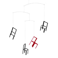 Flensted Mobiles(フレンステッド・モビール)は、1953年創業のデンマーク発・モビール専門ブランド。北欧デザインの文脈に立脚し、造形・質量配分・回転慣性を最適化して、わずかな気流でも自律的に表情を変える構成美を追求します。各パーツは重心とトルクの釣り合いを精密に設計し、静止と運動のあいだを往還する“動く彫刻”として空間に時間軸を付与。代表作「Lucky Storks」から幾何学、鳥類、気球まで多彩で、紙・ステンレス・木材の軽量構造は施工負荷が小さく、住宅・商業・ホスピタリティ・キッズ空間に適合します。現在もデンマーク国内で手作業組立・品質管理を徹底し、視覚ノイズを抑えた運動リズムが集中・鎮静・遊び心をもたらします。北欧インテリアの天井飾りや吊り下げモビールとして、リビング・子供部屋・出産祝いギフトに最適なデンマーク製の正規品です。