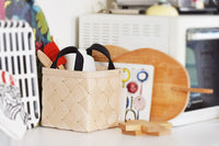 ベルソデザインは1996年"WoodofFinland"でフェルトカーペットが入賞したことを機に、インテリアデザイナーのキルシッカ・サボネンと二人の娘、トゥット・シーランバー、トゥーリ・バーマンにより1997年に設立されました。フィンランドの自然からインスピレーションを受け、自然素材にこだわり作られた高品質な雑貨は、伝統的なデザインを引継ぎながらも新しく、機能的なものばかり。鮮やかなカラーと洗練されたフォルムは、キッチンやリビングに北欧らしいエッセンスを盛り込んでくれます。