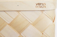 ベルソデザインは1996年"WoodofFinland"でフェルトカーペットが入賞したことを機に、インテリアデザイナーのキルシッカ・サボネンと二人の娘、トゥット・シーランバー、トゥーリ・バーマンにより1997年に設立されました。フィンランドの自然からインスピレーションを受け、自然素材にこだわり作られた高品質な雑貨は、伝統的なデザインを引継ぎながらも新しく、機能的なものばかり。鮮やかなカラーと洗練されたフォルムは、キッチンやリビングに北欧らしいエッセンスを盛り込んでくれます。