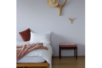 EKTAは、北欧デザインの伝統を受け継いだデンマークのデザインブランドです(2022年より、byWirthブランドはEKTALivingブランドの傘下になりました)。彼らは本当に美しいデザインは機械ではなく手作業で作られるべきと考え、熟練した職人によってそれぞれの作品を製造しています。