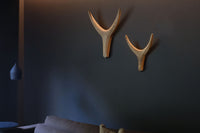 EKTAは、北欧デザインの伝統を受け継いだデンマークのデザインブランドです(2022年より、byWirthブランドはEKTALivingブランドの傘下になりました)。彼らは本当に美しいデザインは機械ではなく手作業で作られるべきと考え、熟練した職人によってそれぞれの作品を製造しています。