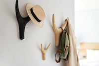 EKTAは、北欧デザインの伝統を受け継いだデンマークのデザインブランドです(2022年より、byWirthブランドはEKTALivingブランドの傘下になりました)。彼らは本当に美しいデザインは機械ではなく手作業で作られるべきと考え、熟練した職人によってそれぞれの作品を製造しています。