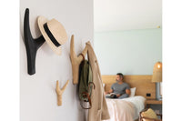 EKTAは、北欧デザインの伝統を受け継いだデンマークのデザインブランドです(2022年より、byWirthブランドはEKTALivingブランドの傘下になりました)。彼らは本当に美しいデザインは機械ではなく手作業で作られるべきと考え、熟練した職人によってそれぞれの作品を製造しています。