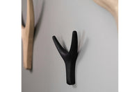 EKTAは、北欧デザインの伝統を受け継いだデンマークのデザインブランドです(2022年より、byWirthブランドはEKTALivingブランドの傘下になりました)。彼らは本当に美しいデザインは機械ではなく手作業で作られるべきと考え、熟練した職人によってそれぞれの作品を製造しています。