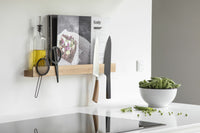 byWirthは、住宅デザインやライフスタイル、ファッションなどの分野で設計や製品開発をしているデザイン会社です。彼らは自身で商品を開発するにあたって常に自然素材の表現方法に挑戦し、機能的で創造的な製品を開発することに情熱を持っています。