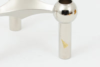 STOFF Copenhagen(旧Just Right社から独立)は、1960年代にWerner Stoffによってデザインされ、Nagel社より販売されていたキャンドルホルダーをSTOFFキャンドルホルダーという名で復刻する権利を得て再現しました。この美しい彫刻のようなキャンドルホルダー、STOFFはデンマークを象徴するデザインで北欧の多くの有名ブロガーやデザインストアなどで紹介されています。