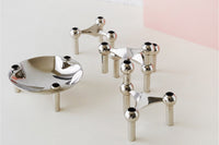 STOFF Copenhagen(旧Just Right社から独立)は、1960年代にWerner Stoffによってデザインされ、Nagel社より販売されていたキャンドルホルダーをSTOFFキャンドルホルダーという名で復刻する権利を得て再現しました。この美しい彫刻のようなキャンドルホルダー、STOFFはデンマークを象徴するデザインで北欧の多くの有名ブロガーやデザインストアなどで紹介されています。