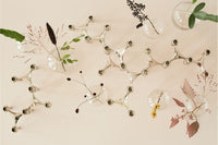 STOFF Copenhagen(旧Just Right社から独立)は、1960年代にWerner Stoffによってデザインされ、Nagel社より販売されていたキャンドルホルダーをSTOFFキャンドルホルダーという名で復刻する権利を得て再現しました。この美しい彫刻のようなキャンドルホルダー、STOFFはデンマークを象徴するデザインで北欧の多くの有名ブロガーやデザインストアなどで紹介されています。