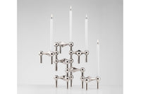 STOFF Copenhagen(旧Just Right社から独立)は、1960年代にWerner Stoffによってデザインされ、Nagel社より販売されていたキャンドルホルダーをSTOFFキャンドルホルダーという名で復刻する権利を得て再現しました。この美しい彫刻のようなキャンドルホルダー、STOFFはデンマークを象徴するデザインで北欧の多くの有名ブロガーやデザインストアなどで紹介されています。