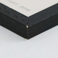 The Poster Club(ポスタークラブ)は、デンマーク・コペンハーゲンを拠点とするオンラインショップで、北欧デザインの高品質なポスターやアートプリントを専門に取り扱っています。新進気鋭の若手アーティストから世界的に活躍する作家まで、多彩なラインナップが魅力。北欧のライフスタイル、ファッション、インテリアデザインのトレンドを取り入れたミニマルで洗練された作品は、シンプルで上質な空間に自然と溶け込みます。ナチュラルインテリアや韓国風の部屋づくり、和モダンテイストにも調和し、アートを取り入れた暮らしを提案。世界中のインテリア雑誌やデザインメディアにも多数掲載されており、感度の高いユーザーからも厚い信頼を集めています。The Poster Clubは、アートプリントを通して日常に美とインスピレーションを届ける、北欧インテリア好きにおすすめのブランドです。