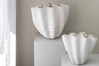 Mette Ditmerは20年以上にわたり、バスルームとベッドルームのアイコニックなアクセサリーとホームテキスタイルを提供してきました。この2つの部屋に焦点を当てたのはそれがMette Ditmer自身のオアシスであり幸福な生活をおくる上で最重要と考えたからです。細部にまでこだわり、スカンジナビアンの色やグラフィックにクラシックデザインを取り入れた素晴らしい製品を見ることができます。