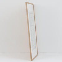 Atelier Cph(アトリエ・シーピーエイチ)は、デンマーク・コペンハーゲンを拠点とするデザインスタジオ兼アートブランドです。ミニマルで構築的なビジュアルを特徴とし、抽象アートやコラージュを中心としたアートポスターを多数手がけています。北欧デザインらしい洗練された感性とバランスの取れた構成美が魅力で、リビング、寝室、書斎、オフィスなど、あらゆる空間に調和と静けさをもたらします。幾何学的なモチーフを用いたアートは、ギャラリーウォールやモダンインテリアのアクセントにも最適。高品質な紙と印刷による仕上がりで、インテリアとしての完成度も高く評価されています。北欧アートポスター、現代アート、ミニマルデザイン、韓国インテリアなど、幅広いスタイルにマッチするスタイリッシュなアートを探している方におすすめです。