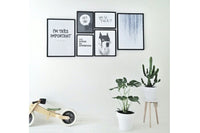 My Deer Art Shopは、「日常に、ほんの少しの物語を。」をコンセプトに、アートの持つ癒しと温もりを暮らしに届けるブランドです。愛らしい動物たちや幻想的な風景、心に残る言葉をモチーフに、イラストレーションやアートポスター、雑貨を展開。特に“鹿(Deer)”をブランドの象徴とし、静かで優しい世界観を大切にしています。ブランドの始まりは、自然と動物、そして小さな物語を描き続けてきたひとりのイラストレーターのアトリエでした。自身の描く作品が、見る人の心をそっと癒し、時には励ましになることを知り、2020年にMy Deer Art Shopとしてオンラインショップを立ち上げました。手に取った人が、作品に込められた物語やぬくもりを感じられるよう、一点一点に心を込めて制作しています。