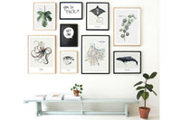 My Deer Art Shopは、「日常に、ほんの少しの物語を。」をコンセプトに、アートの持つ癒しと温もりを暮らしに届けるブランドです。愛らしい動物たちや幻想的な風景、心に残る言葉をモチーフに、イラストレーションやアートポスター、雑貨を展開。特に“鹿(Deer)”をブランドの象徴とし、静かで優しい世界観を大切にしています。ブランドの始まりは、自然と動物、そして小さな物語を描き続けてきたひとりのイラストレーターのアトリエでした。自身の描く作品が、見る人の心をそっと癒し、時には励ましになることを知り、2020年にMy Deer Art Shopとしてオンラインショップを立ち上げました。手に取った人が、作品に込められた物語やぬくもりを感じられるよう、一点一点に心を込めて制作しています。