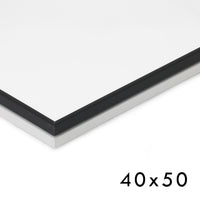 シンプルでシャープなスタイリング。軽くて丈夫なアルミフレームです。プラスチックのロックパーツで簡単に開閉可能。ポスター・写真・POPなど使用に合わせて幅広いサイズから選べます。厚み調整材が入っており、取り外す事により2mmマット紙も入り最大3mmまで対応。