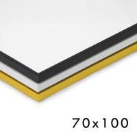 シンプルでシャープなスタイリング。軽くて丈夫なアルミフレームです。プラスチックのロックパーツで簡単に開閉可能。ポスター・写真・POPなど使用に合わせて幅広いサイズから選べます。厚み調整材が入っており、取り外す事により2mmマット紙も入り最大3mmまで対応。