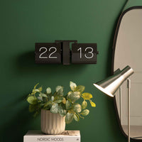 Karlsson(カールソン)は、オランダ発のデザインクロックブランドです。世界中のインテリアファンに愛されるその魅力は、洗練されたミニマルデザインとユニークな個性の融合にあります。シンプルでありながら存在感のあるデザインは、モダンな空間にも北欧風のインテリアにも自然に調和し、リビング、オフィス、カフェなど多様なシーンで活躍します。「時間を美しく飾る」をコンセプトに、Karlssonは毎年新たなデザイナーとのコラボレーションを通じて革新的なコレクションを展開。インテリア時計のトレンドをリードし続けています。高品質な素材と正確なクオーツムーブメントを採用し、見た目だけでなく実用性も兼ね備えたKarlssonの壁掛け時計・置き時計は、贈り物にも最適です。北欧インテリア、デザイン時計、おしゃれな壁掛け時計をお探しの方におすすめのブランドです。