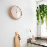 Karlsson(カールソン)は、オランダ発のデザインクロックブランドです。世界中のインテリアファンに愛されるその魅力は、洗練されたミニマルデザインとユニークな個性の融合にあります。シンプルでありながら存在感のあるデザインは、モダンな空間にも北欧風のインテリアにも自然に調和し、リビング、オフィス、カフェなど多様なシーンで活躍します。「時間を美しく飾る」をコンセプトに、Karlssonは毎年新たなデザイナーとのコラボレーションを通じて革新的なコレクションを展開。インテリア時計のトレンドをリードし続けています。高品質な素材と正確なクオーツムーブメントを採用し、見た目だけでなく実用性も兼ね備えたKarlssonの壁掛け時計・置き時計は、贈り物にも最適です。北欧インテリア、デザイン時計、おしゃれな壁掛け時計をお探しの方におすすめのブランドです。